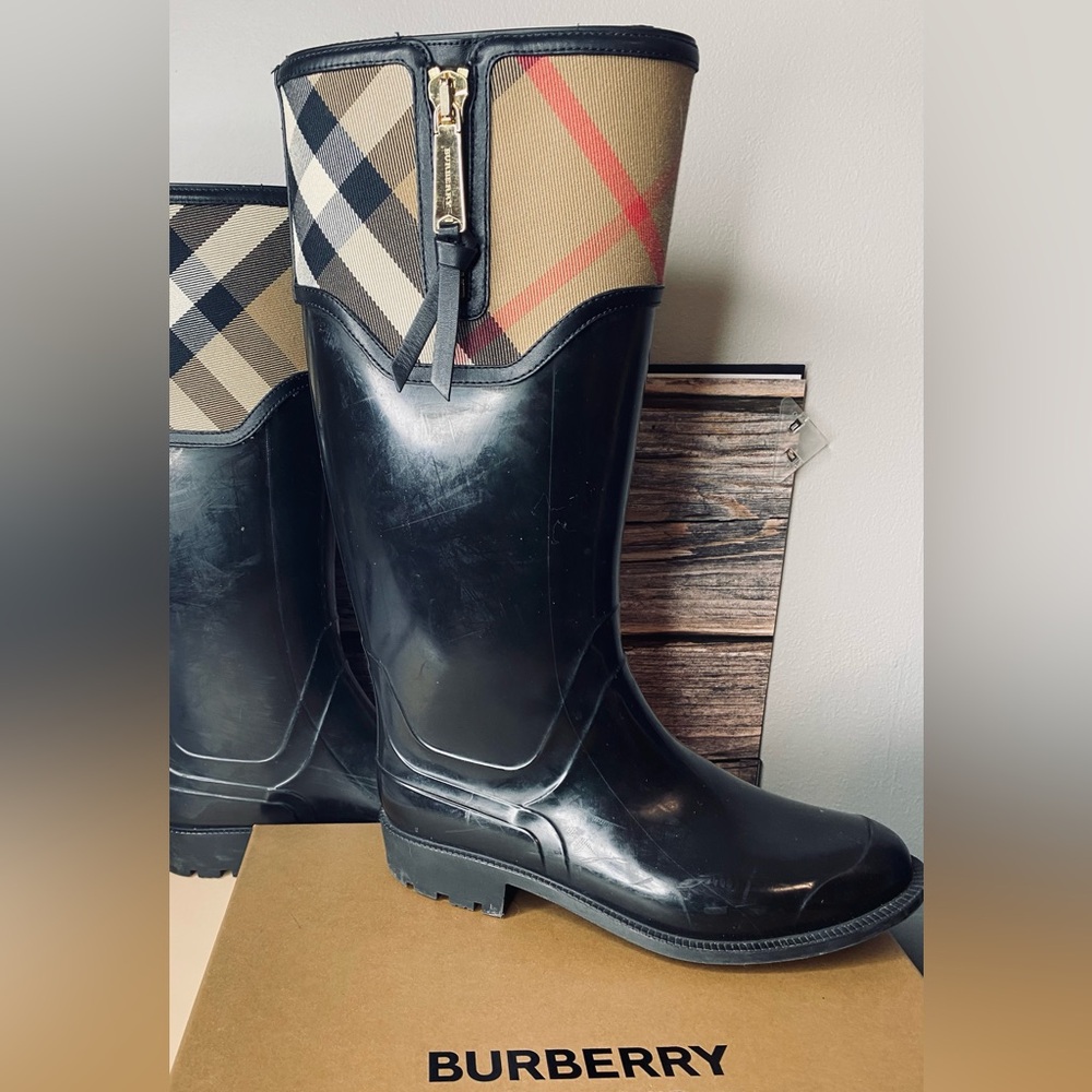Burberry Black and Tan Nova Check Rubber Boots Authentic